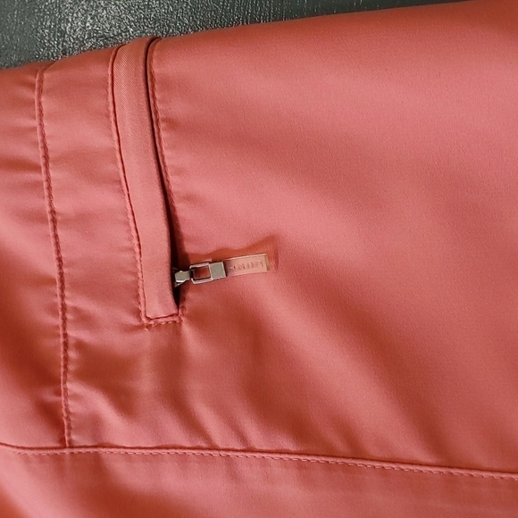 IZOD, ladies coral skort. Size 8 X-tra dry. 1 Zipper pocket. 100% polyester golf - Picture 2 of 7